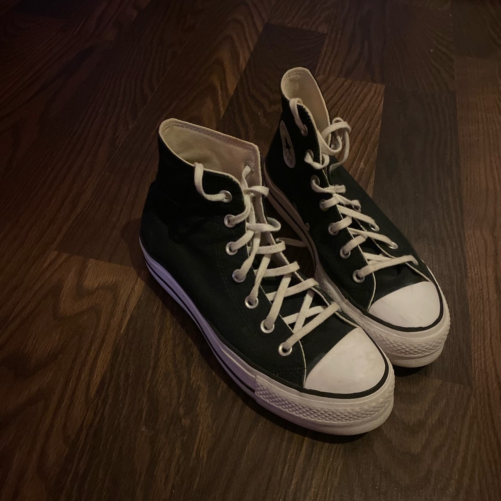Women’s black platform Converse💕